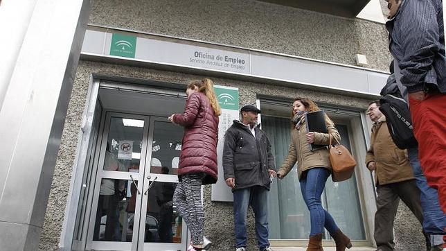 Los hogares con todos sus miembros en paro bajan en 136.100 en el segundo trimestre