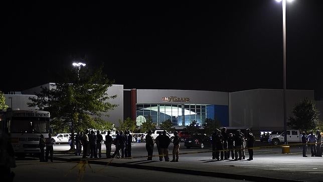 Tres muertos y siete heridos en un tiroteo en un cine de Estados Unidos