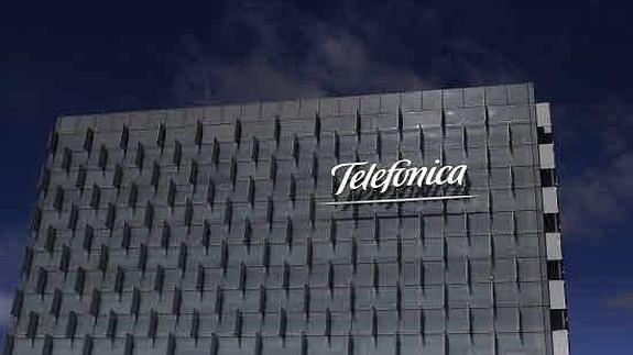 Competencia multa a Telefónica por los derechos del fútbol y la expedienta por averías en la red fija