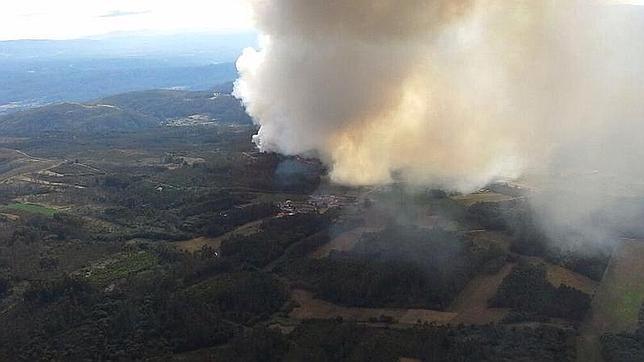 Un incendio en Padrenda arrasa con 150 hectáreas de la Red Natura