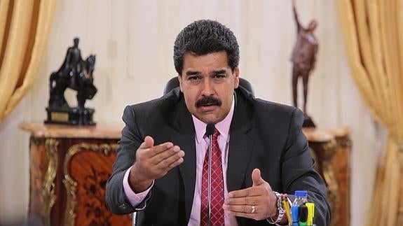 Maduro califica de «irritante» y «vomitiva» la visita de senadores españoles a Caracas
