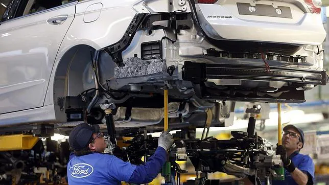 La fabricación de vehículos en España subió más del 12% durante los primeros meses de 2015