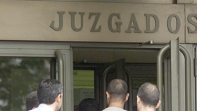 Un juez obliga a la Comunidad de Madrid a pagar las vacaciones a una profesora pese a ser interina