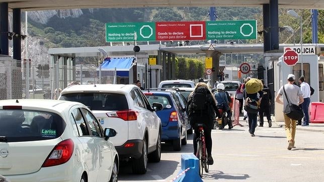 Colas kilométricas en Gibraltar: «La frontera inteligente no tiene nada de inteligente»