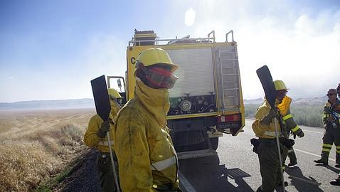 Un incendio obliga a cortar un tramo de la N-122 en Soria