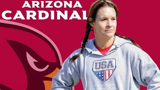 Jen Welter se convierte en la primera mujer entrenadora en la NFL