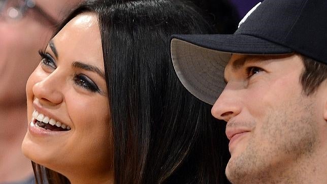 Ashton Kutcher y Mila Kunis demandan al «Daily Mail» por publicar fotografías de su hija