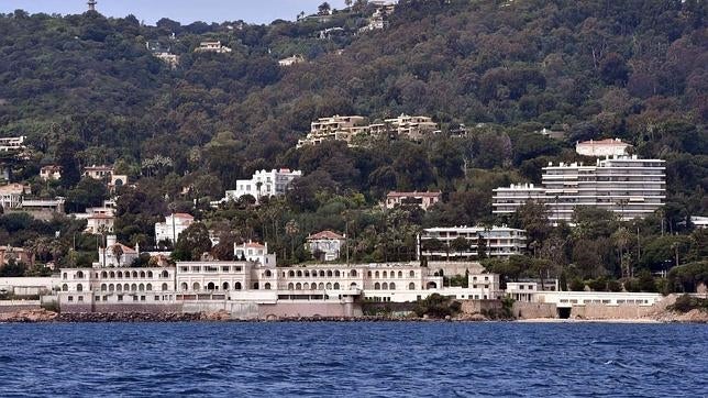 El Rey Saudí ya disfruta de su playa privada