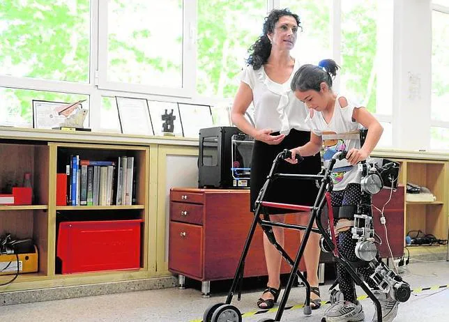 Científicos españoles diseñan el primer exoesqueleto para niños que no caminan