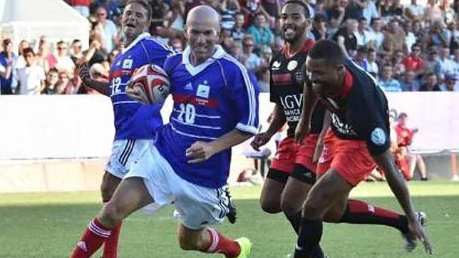 Zidane, durante el partido de rugby