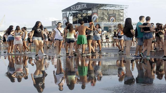 Cerca de mil jóvenes han tenido que ser evacuados del Arenal Sound por la lluvia