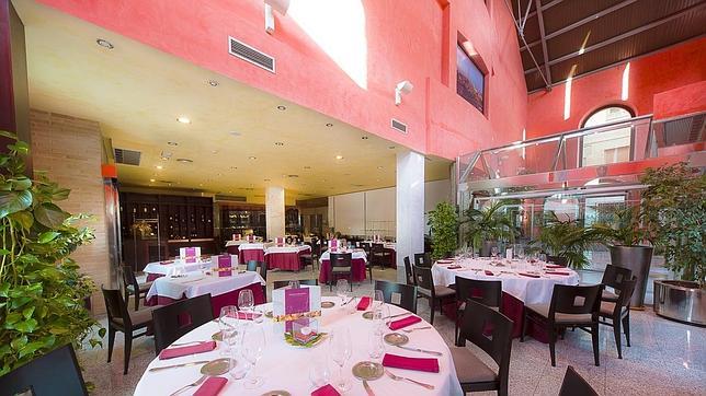 El restaurante del hotel San Juan de los Reyes tienen capacidad para de 150 comensales