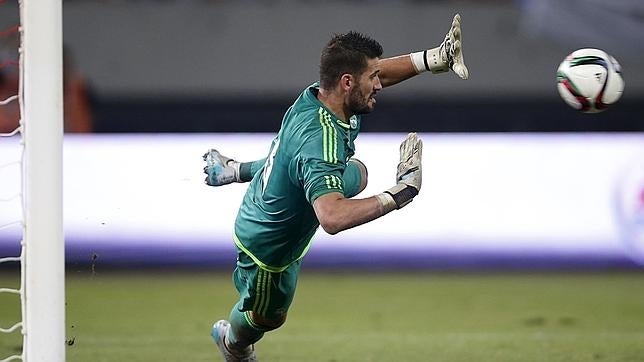 Casilla le mueve la silla a Keylor