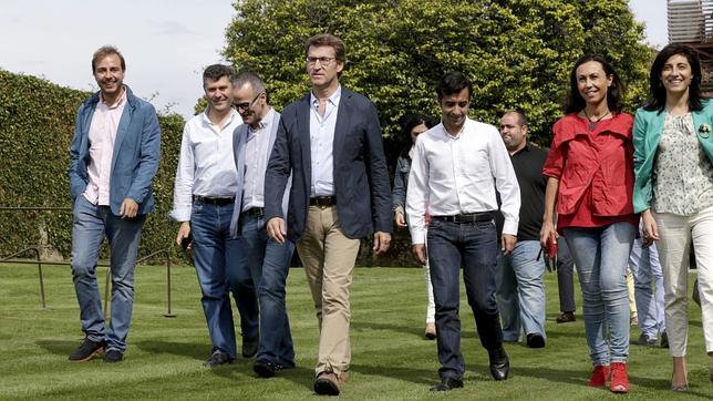 Feijóo con los redactores de la Ponencia