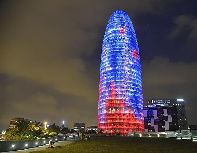 Colau recula y permitirá que la Torre Agbar se convierta en hotel