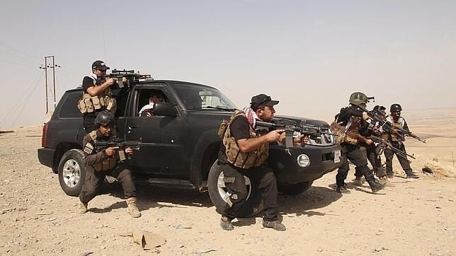 Guerreros kurdos peshmerga, en un entrenamiento para enfrentarse al Estado Islámico en Zummar, en Irak