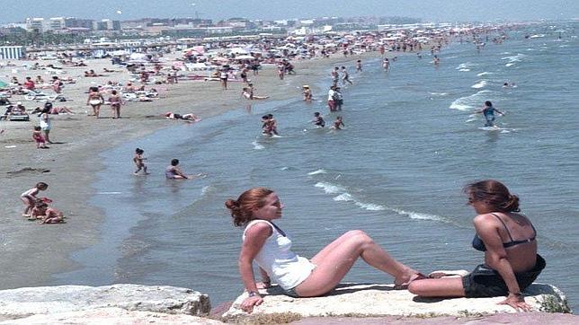 Imagen de la playa de las Arenas tomada a mediados de los años 90