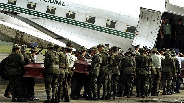 Mueren 16 policías al estrellarse un helicóptero en una operación contra el narco