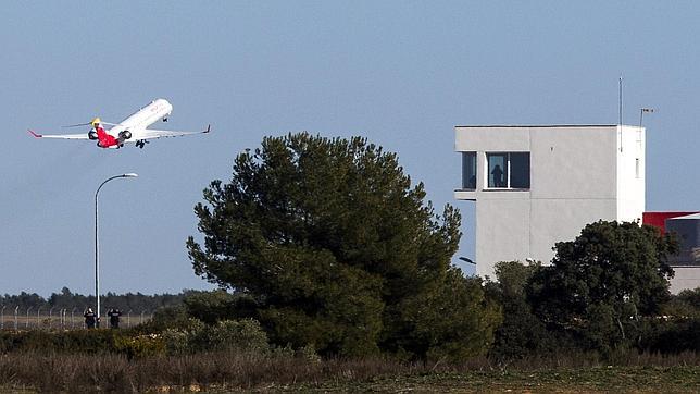 El vuelo de Castellón a Londres cuesta cien euros menos que en los aeropuertos más cercanos