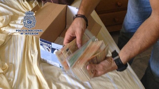 En los registros domiciliarios realizados en Marbella se han intervenido 35.000 euros en efectivo