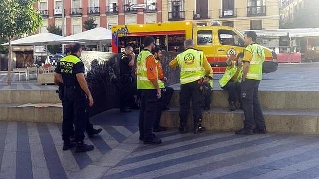 Muere apuñalado un indigente en el aparcamiento de la plaza de la Luna