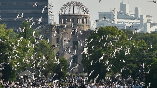 Hiroshima pide el fin de las armas nucleares en el 70 aniversario de la bomba atómica