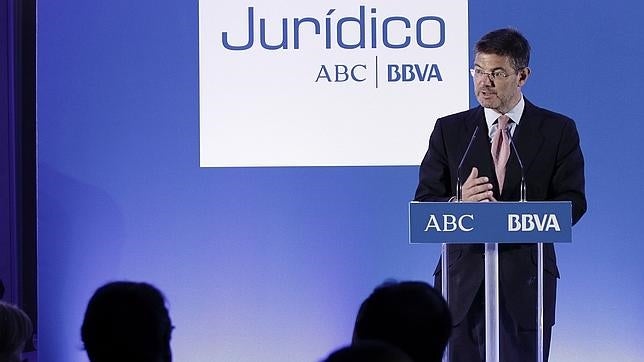 El Gobierno, dispuesto a reformar la Constitución para definir «mejor» el Estado autonómico