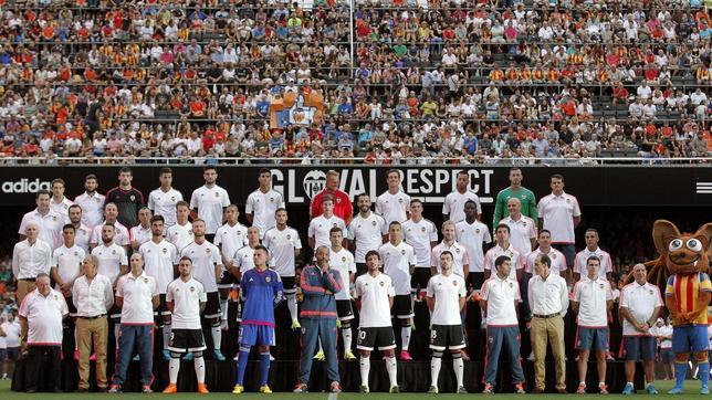 Mestalla se rinde a los pies del Valencia con un lleno en la presentación