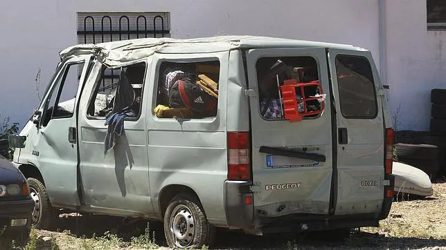 Estado en el que ha quedado uno de los vehículos implicados en el accidente mortal de Mozárbez (Salamanca)