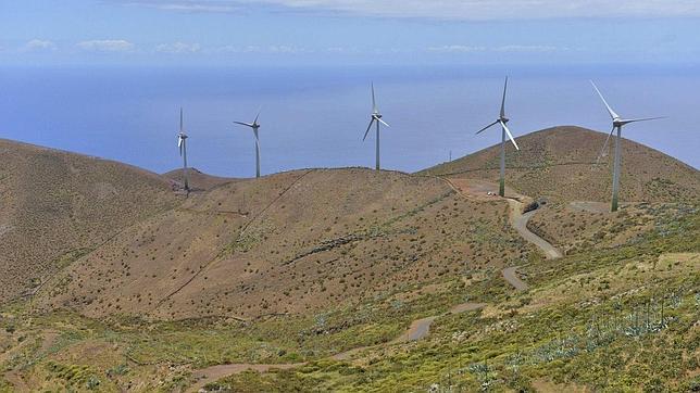Los molinos de viento de la central hidroeólica de la isla canaria de El Hierro