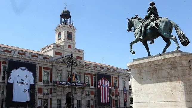 La Puerta del Sol durante la jornada previa a la final europea entre el Real Madrid y el Atlético de Madrid