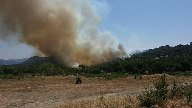 Controlados los tres incendios de Ávila mientras el fuego vuelve a El Bierzo