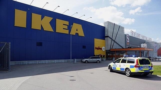 Dos muertos por un apuñalamiento en una tienda IKEA al norte de Estocolmo