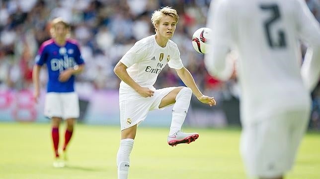 Hans-Erik, el padre de Odegaard, desea una cesión a un Primera