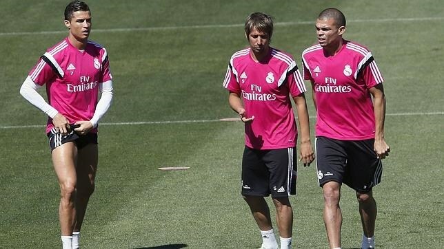 Pepe, junto a Cristiano y Coentrao