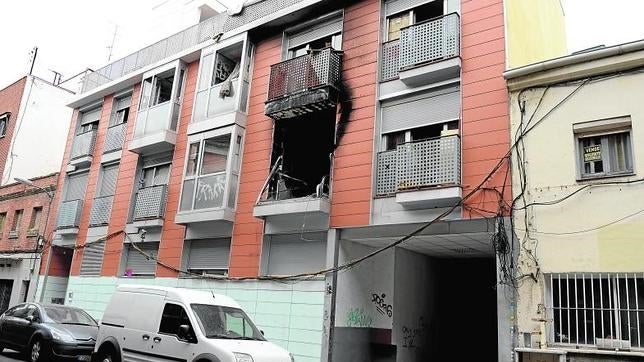 Una horda de «okupas» arrasa un edificio en Pueblo Nuevo