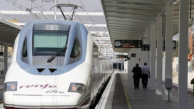 Los maquinistas convocan cuatro días de huelgas en Renfe para septiembre