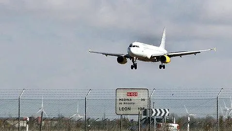 Un avión despega del aeropuerto de Villanubla