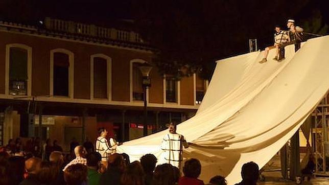 Un momento del espectáculo de calle «Don Quijote Inside» que se representará el sábado 15 de agosto