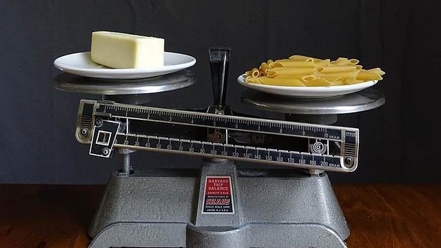 Una dieta baja en grasas nos hace perder más peso que si optamos por limitar el consumo de carbohidratos