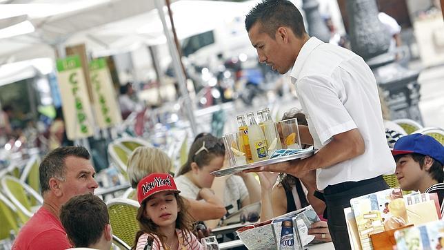 La facturación del sector servicios crece el 7,5% en junio y acumula 22 meses de ascensos