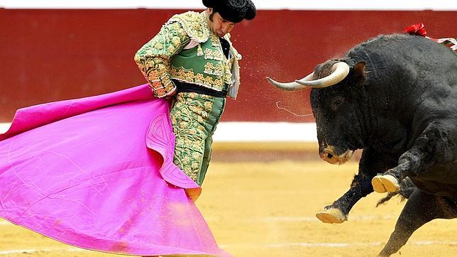 Directo: maravillosa faena de Morante con el cuarto toro en Illumbe