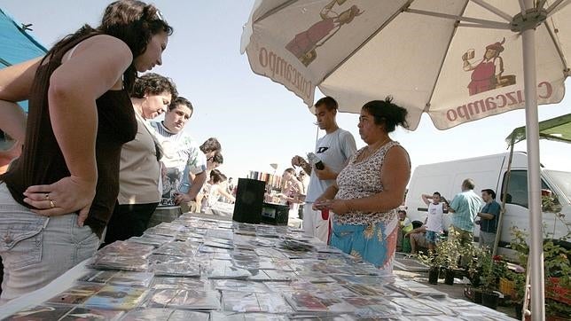 Top manta en el Charco de la Playa (Sevilla)