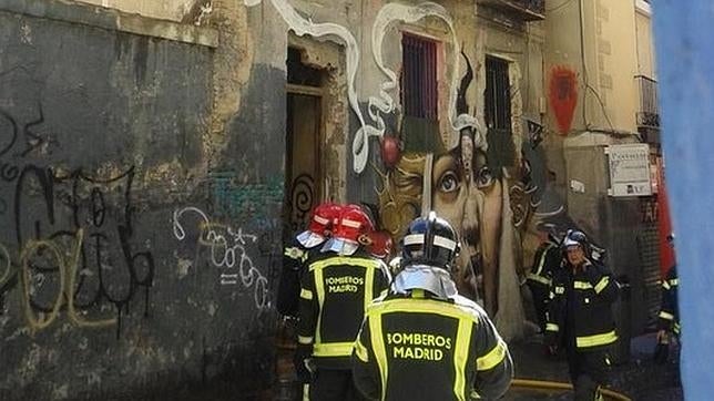 Cinco intoxicados en el incendio de un edificio «okupa» en Lavapiés