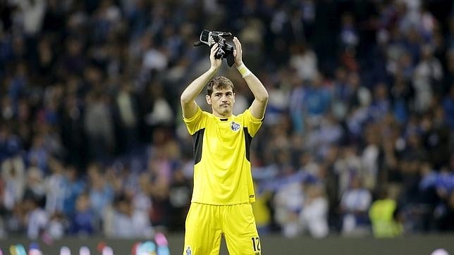 Íker Casillas, un plácido debut en el Oporto