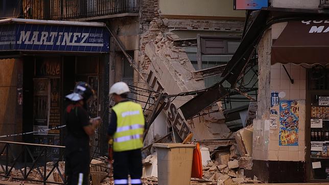 Se derrumba parcialmente un edificio de viviendas en Tetuán