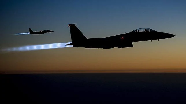 Dos cazas estadounidenses sobrevolando el norte de Irak