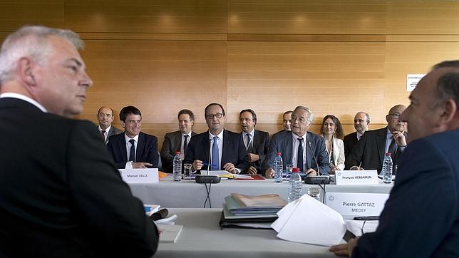 Dimite el ministro de Trabajo en el inicio del curso político en Francia