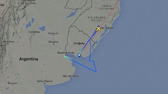 Aterriza de emergencia un vuelo entre Montevideo y Madrid por el impacto de un pájaro en un motor
