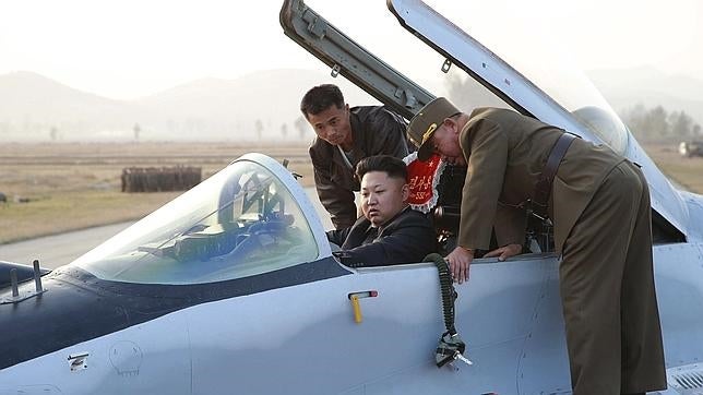 Kim Jong-un construye autopistas para poder aterrizar sus aviones